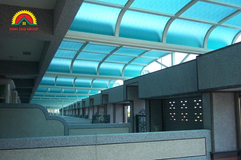 Minh Tiến Group cung cấp tấm polycarbonate đặc 4.4mm Duralite phổ thông chất lượng