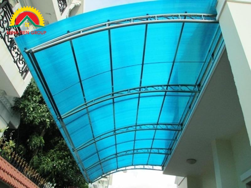 Tấm polycarbonate đặc 10mm Duralite phổ thông được sử dụng để làm mái che