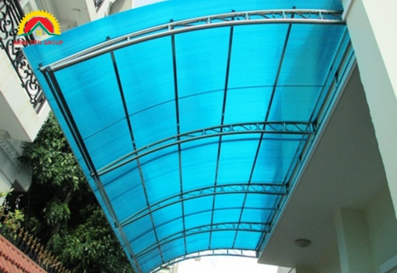Tấm polycarbonate đặc 1.7mm được sử dụng rộng rãi trong nhiều công trình