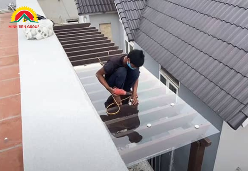 Chi phí lắp đặt tấm lợp nhựa thông minh rẻ