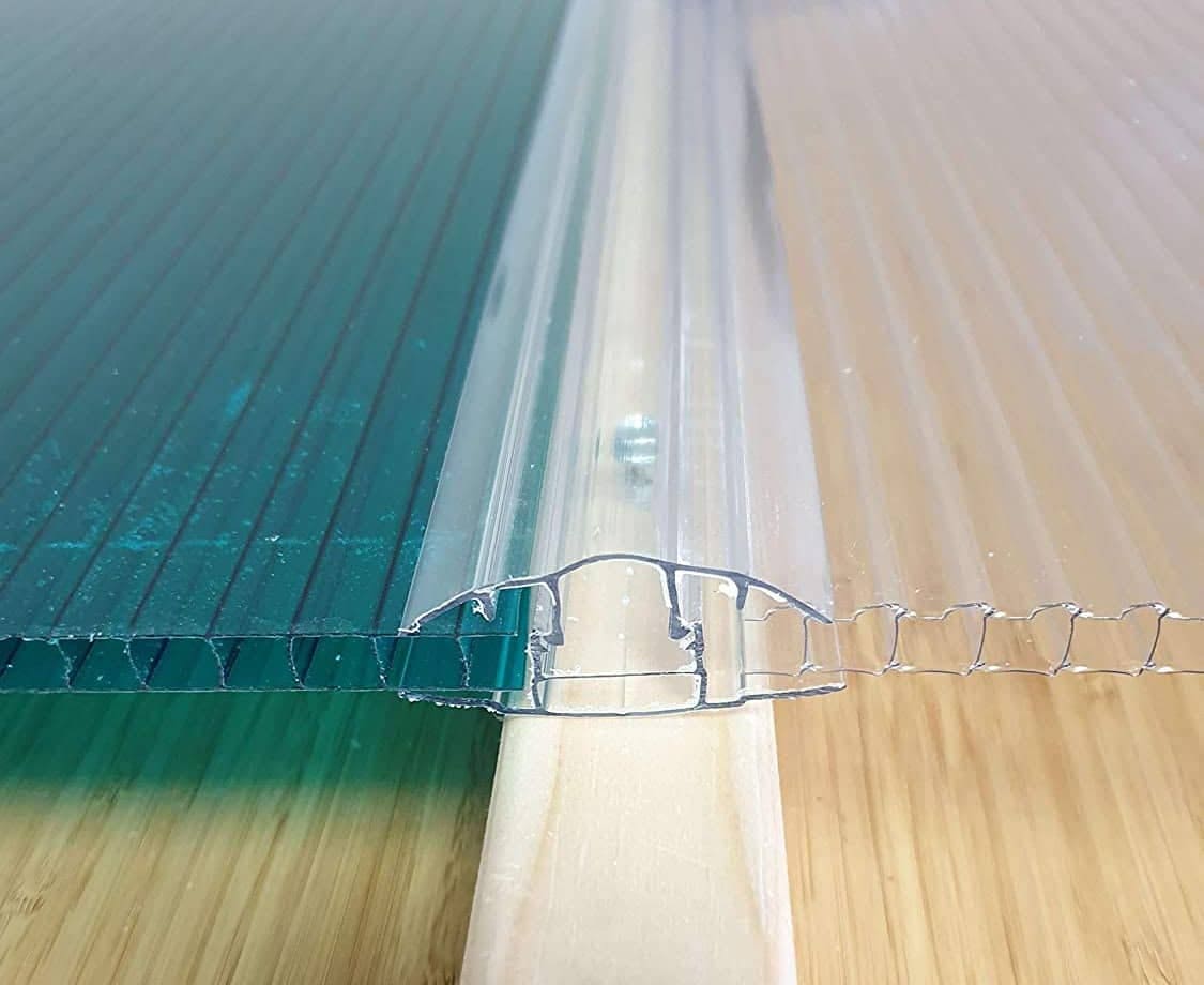 Quy trình lợp tấm polycarbonate rỗng ruột khá đơn giản