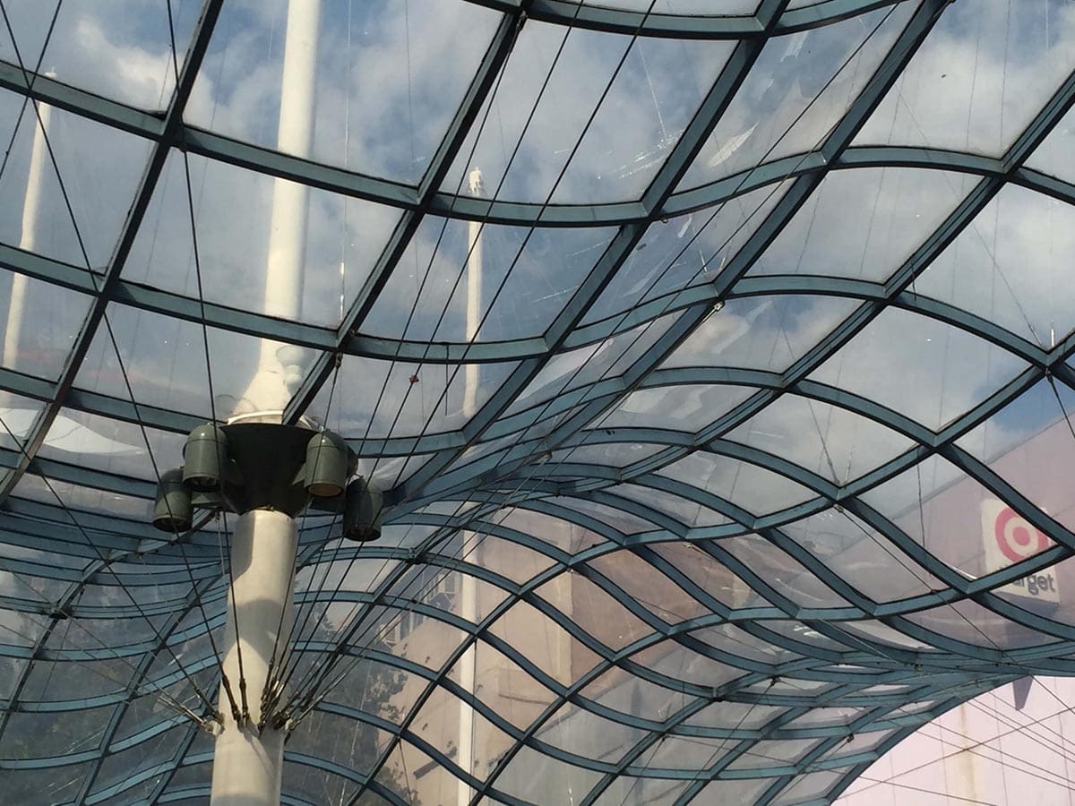 Bắt vít tấm lợp polycarbonate sao cho đúng cách
