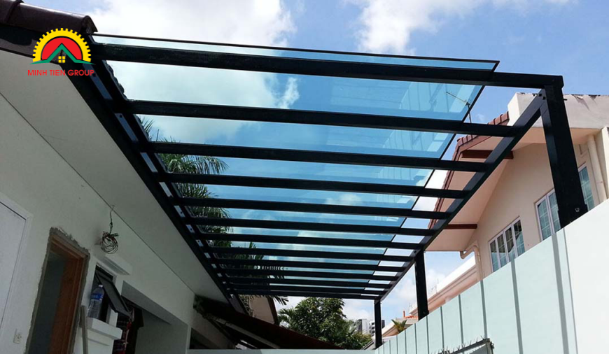 Mái che sân thượng polycarbonate dạng rỗng ruột 