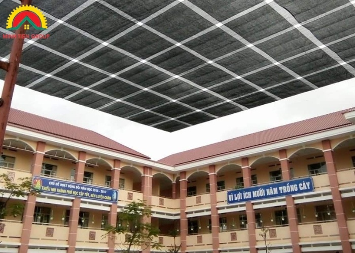 mái che sân trường
