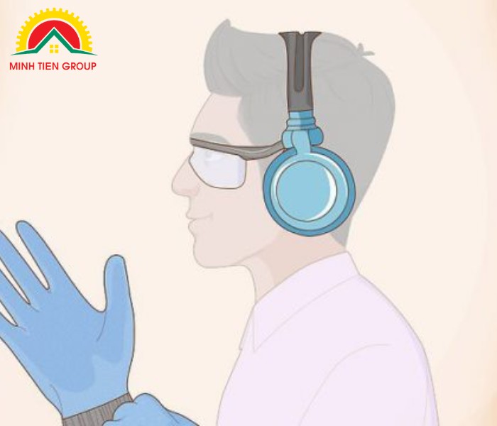 Bước 1: Chuẩn bị và kiểm tra lưỡi cưa