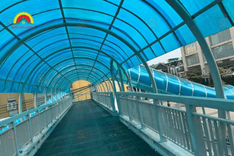 Mái che cầu Lê Văn Lương sử dụng tấm Poly rỗng 4mm
