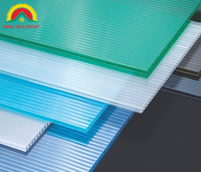 Sự linh hoạt của tấm polycarbonate so với kính