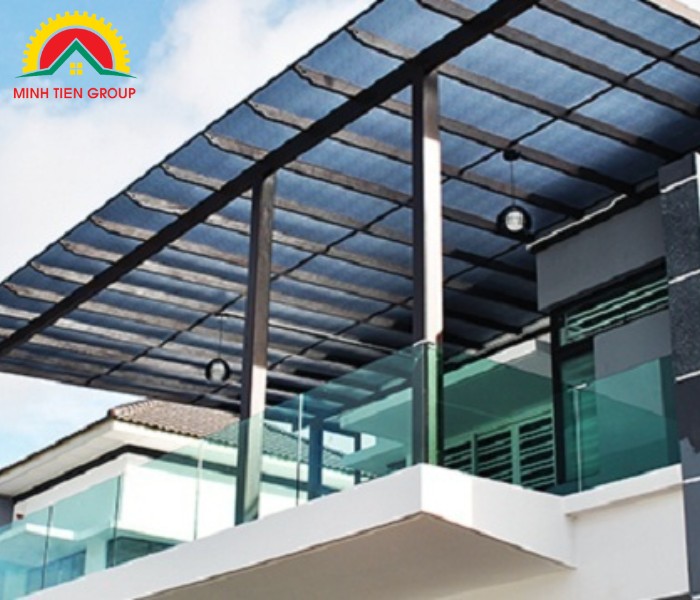 Polycarbonate (PC) có khả năng chống nắng tốt