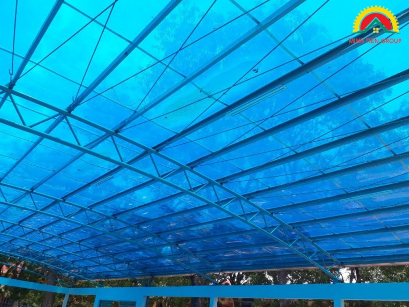 Công trình bể bơi với hệ mái che nhựa kính lấy sáng do Minh Tiến Group thực hiện