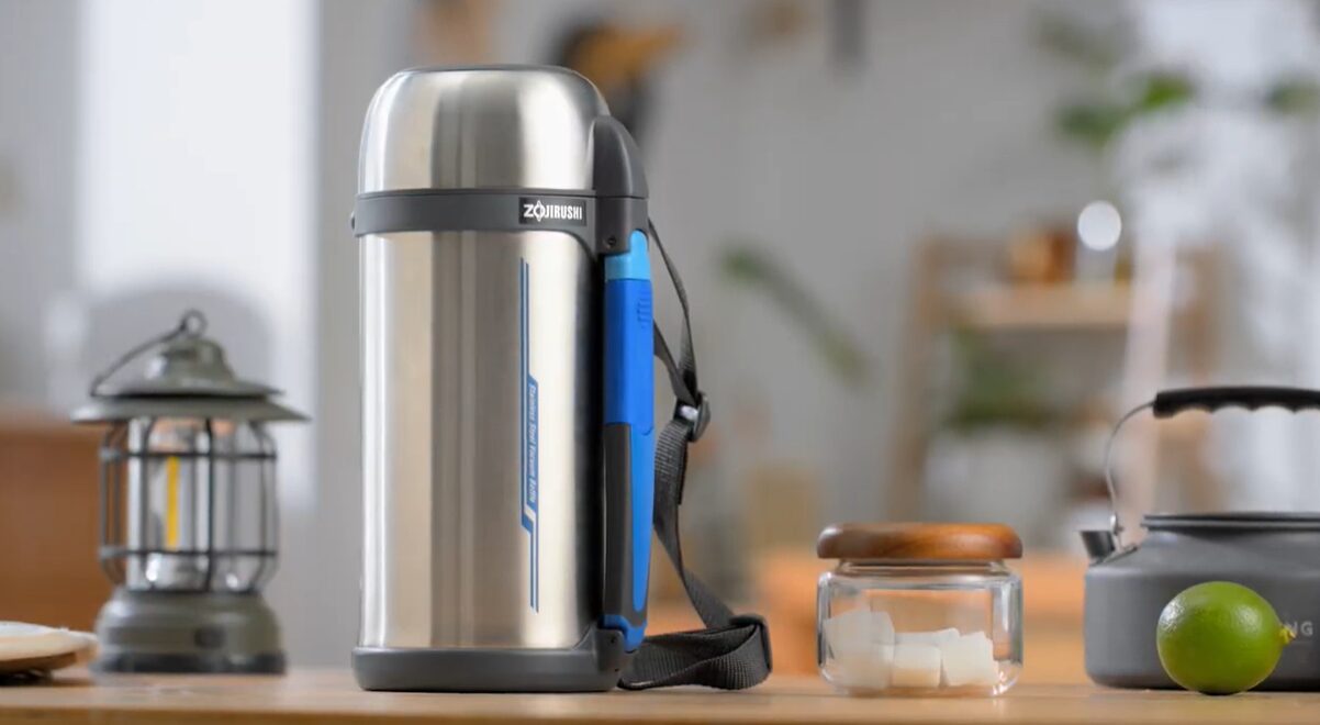 Chất liệu thép không gỉ cách nhiệt chân không giúp giữ nóng lạnh hoàn hảo