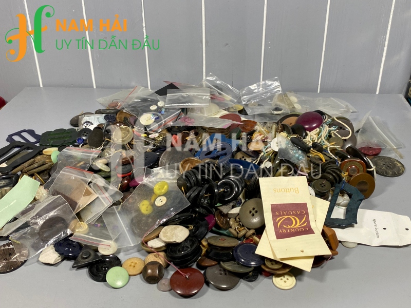 Thu mua khuy nút quần áo