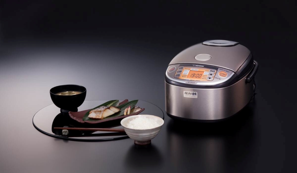 Nồi cơm điện Nhật Bản tốt nhất hiện nay, các tiêu chí quan trọng 10 Nồi cơm áp suất điện tử cao tần Zojirushi NP-HRQ10-XT – 1.0L là dòng sản phẩm cao cấp nhất
