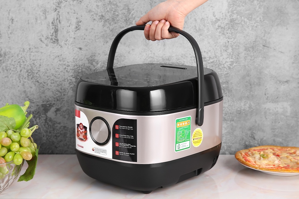 Nồi cơm điện Nhật Bản tốt nhất hiện nay, các tiêu chí quan trọng 4 Toshiba là dòng nồi cơm điện có công nghệ truyền nhiệt 3D và lòng nồi được đúc đặc